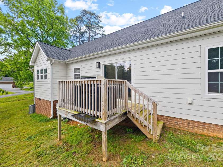 1009 Rainbow Circle, Catawba, SC 29704.  MLS# CAR4249464, YatesRealty ID 20706. Deck
