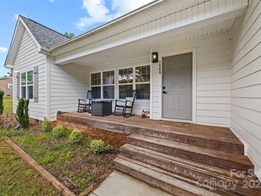 1009 Rainbow Circle, Catawba, SC 29704.  MLS# CAR4249464, YatesRealty ID 20706. Front Entrance