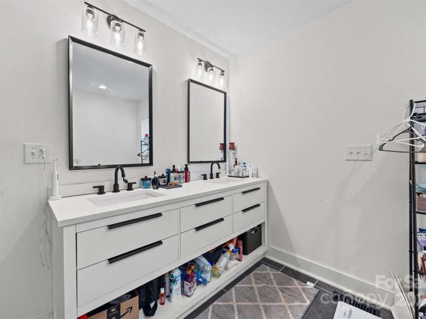 1009 Rainbow Circle, Catawba, SC 29704.  MLS# CAR4249464, YatesRealty ID 20706. Primary Bathroom