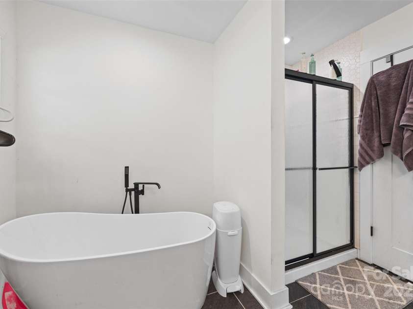 1009 Rainbow Circle, Catawba, SC 29704.  MLS# CAR4249464, YatesRealty ID 20706. Primary Bathroom