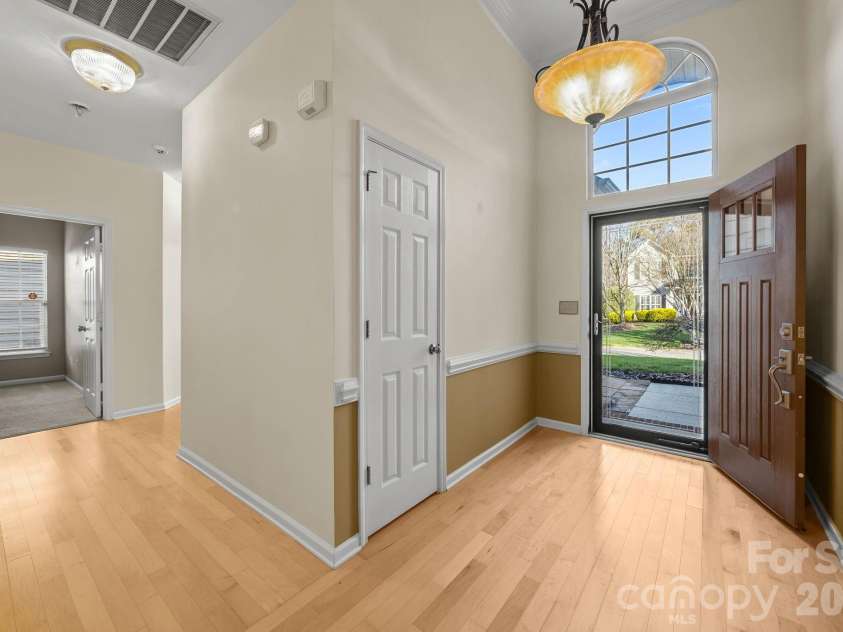 12602 Kemerton Lane, Huntersville, NC 28078.  MLS# CAR4356592, YatesRealty ID 20706. Front Hallway