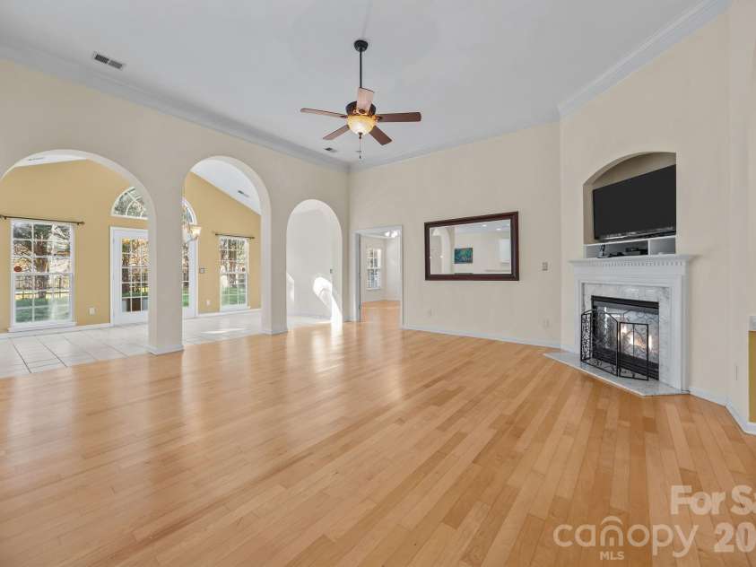 12602 Kemerton Lane, Huntersville, NC 28078.  MLS# CAR4356592, YatesRealty ID 20706. Livingroom