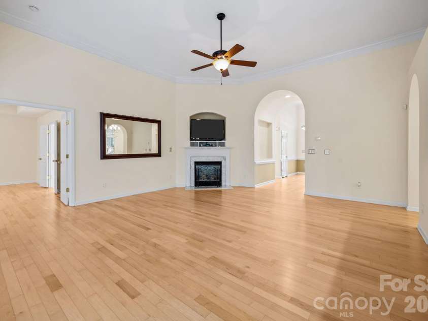 12602 Kemerton Lane, Huntersville, NC 28078.  MLS# CAR4356592, YatesRealty ID 20706. Livingroom looking to front Hallway