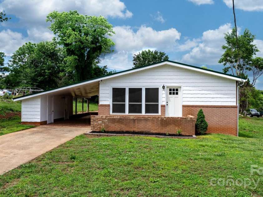 303 Ramsey Street, Morganton, NC 28655.  MLS# CAR4265263, YatesRealty ID 20707. 