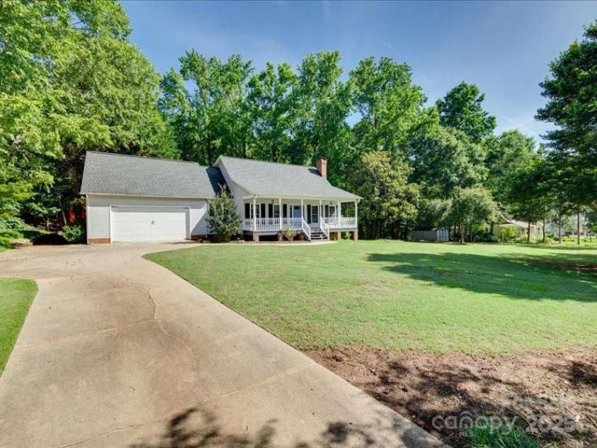 1529 Covenant Place, Rock Hill, SC 29732.  MLS# CAR4271636, YatesRealty ID 20709. Driveway