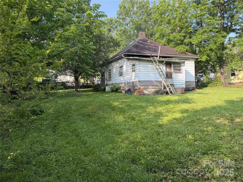 410 Whitmire Street, Brevard, NC 28712.  MLS# CAR4266834, YatesRealty ID 20710. 