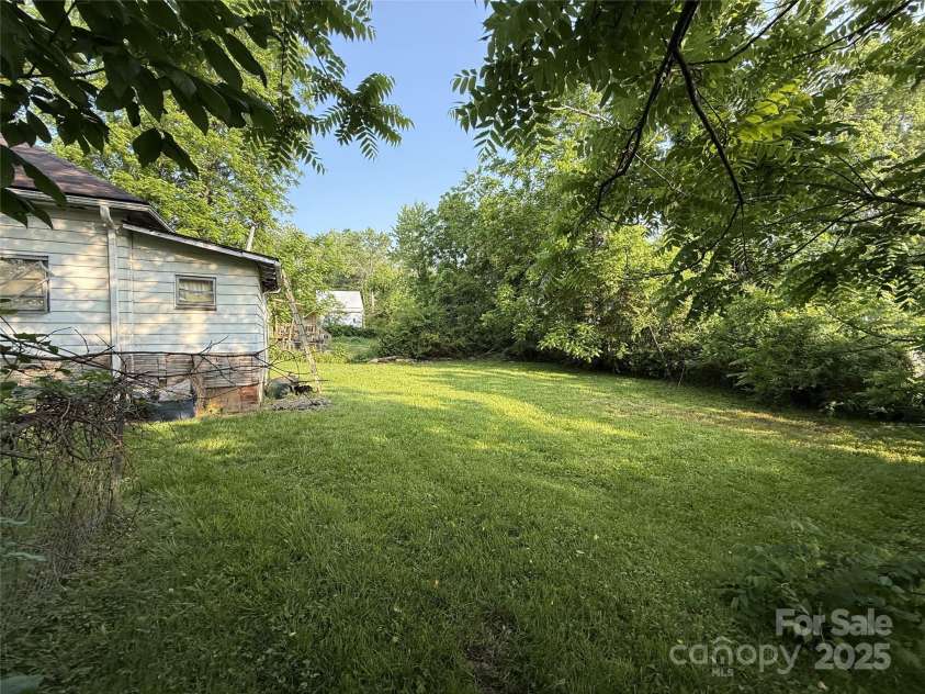 410 Whitmire Street, Brevard, NC 28712.  MLS# CAR4266834, YatesRealty ID 20710. 