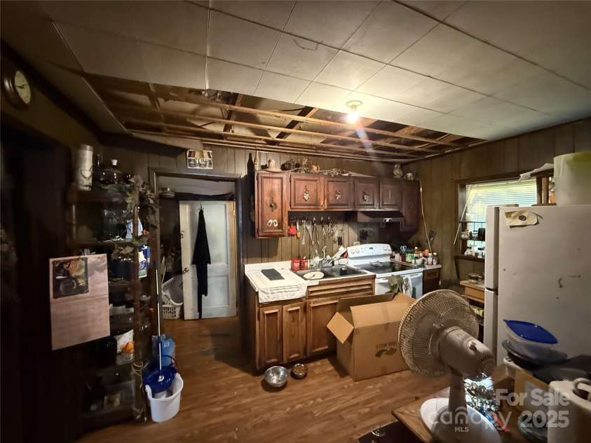 410 Whitmire Street, Brevard, NC 28712.  MLS# CAR4266834, YatesRealty ID 20710. 