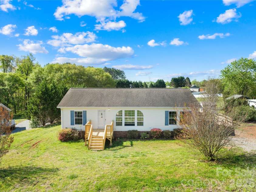 108 Ashland Court, Shelby, NC 28150.  MLS# CAR4368946, YatesRealty ID 20711. 