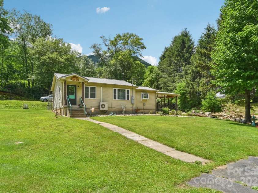 19 Lockman Road, Maggie Valley, NC 28751.  MLS# CAR4270927, YatesRealty ID 20711. 