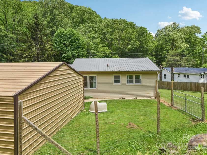 19 Lockman Road, Maggie Valley, NC 28751.  MLS# CAR4270927, YatesRealty ID 20711. 