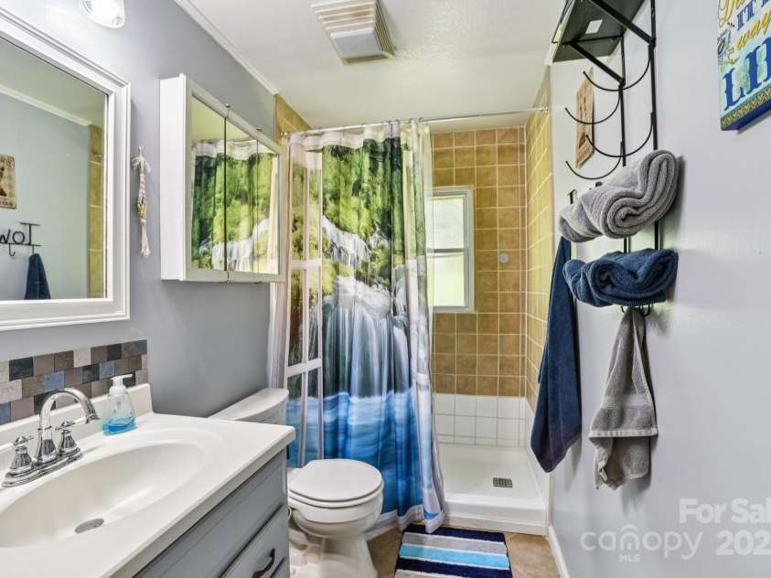 19 Lockman Road, Maggie Valley, NC 28751.  MLS# CAR4270927, YatesRealty ID 20711. Bathroom 1