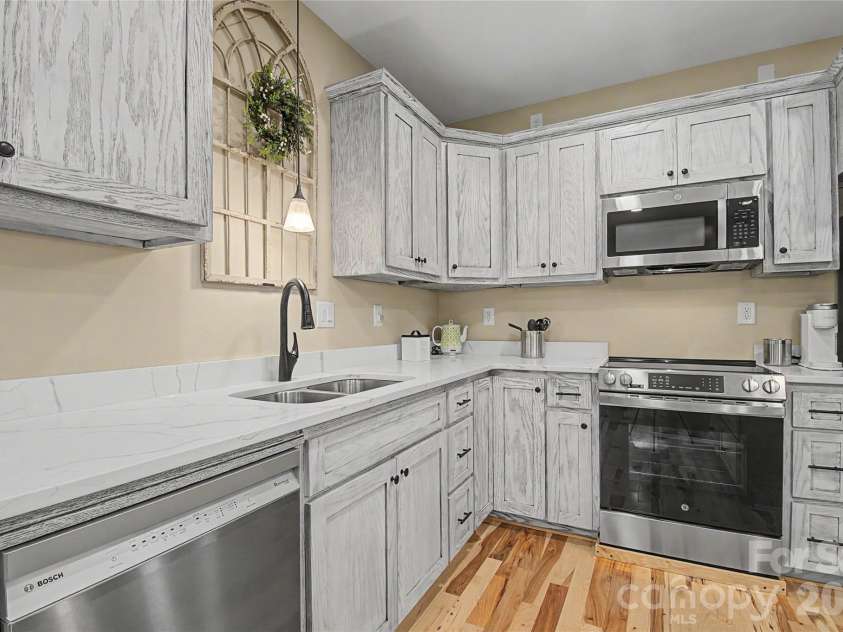 107 Dakota Drive, Rutherfordton, NC 28139.  MLS# CAR4374833, YatesRealty ID 20712. 