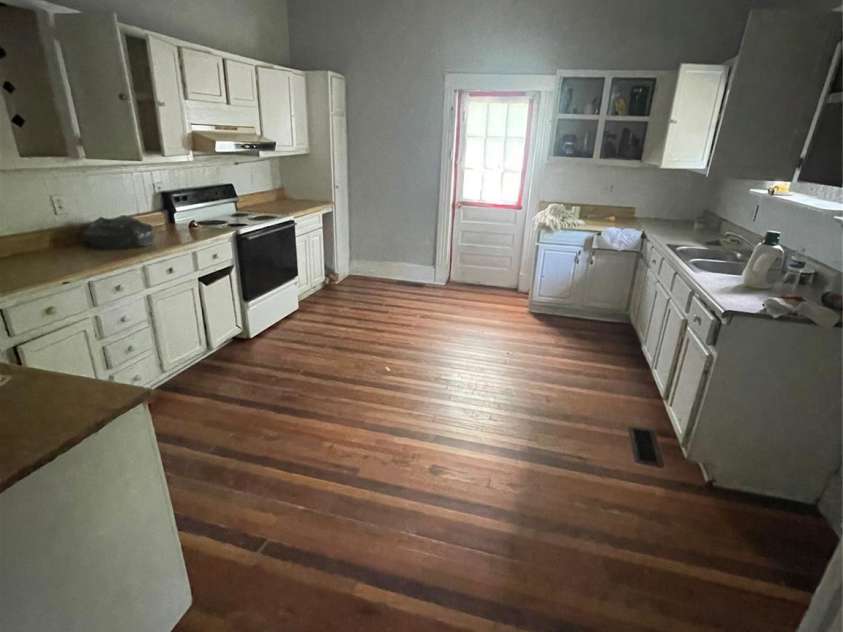 716 Fulton Street, Salisbury, NC 28144.  MLS# CAR4270828, YatesRealty ID 20712. 