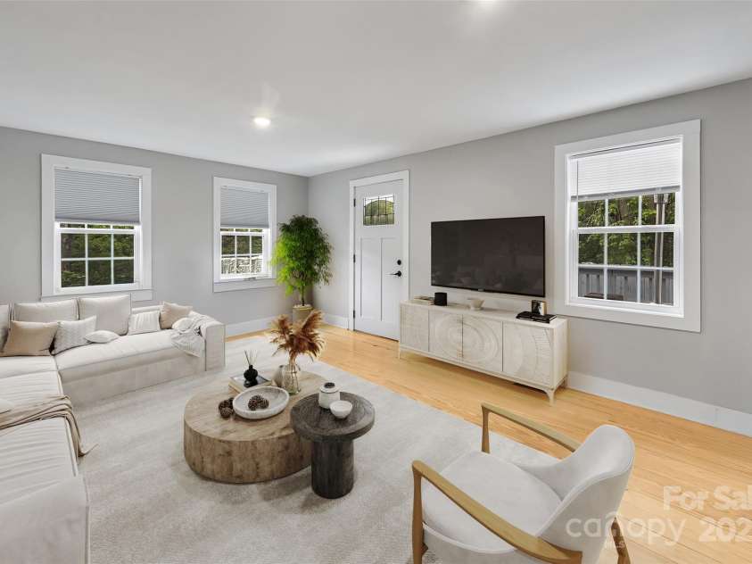36 Eastover Drive, Asheville, NC 28806.  MLS# CAR4262770, YatesRealty ID 20713. 
