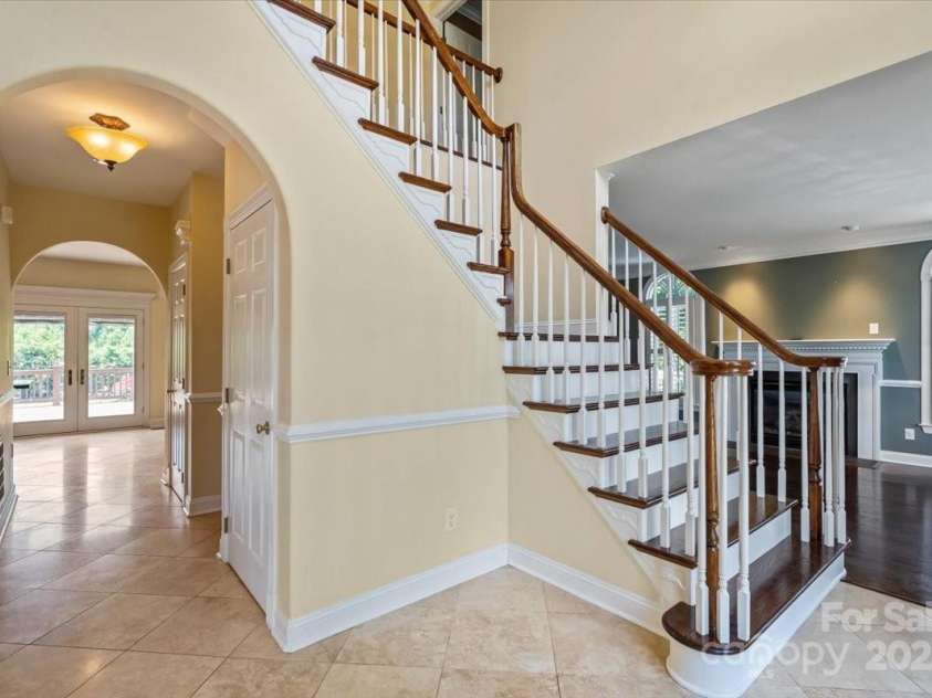 11917 Chevis Court, Charlotte, NC 28277.  MLS# CAR4250951, YatesRealty ID 20716. Main Stairwell