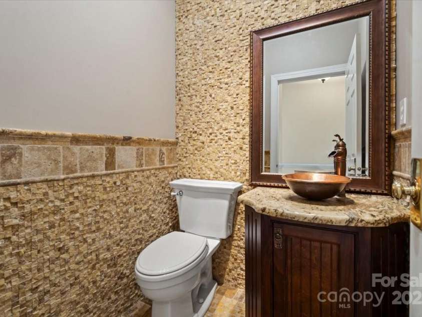 11917 Chevis Court, Charlotte, NC 28277.  MLS# CAR4250951, YatesRealty ID 20716. Powder Room