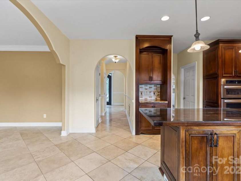 11917 Chevis Court, Charlotte, NC 28277.  MLS# CAR4250951, YatesRealty ID 20716. Powder Room Passage