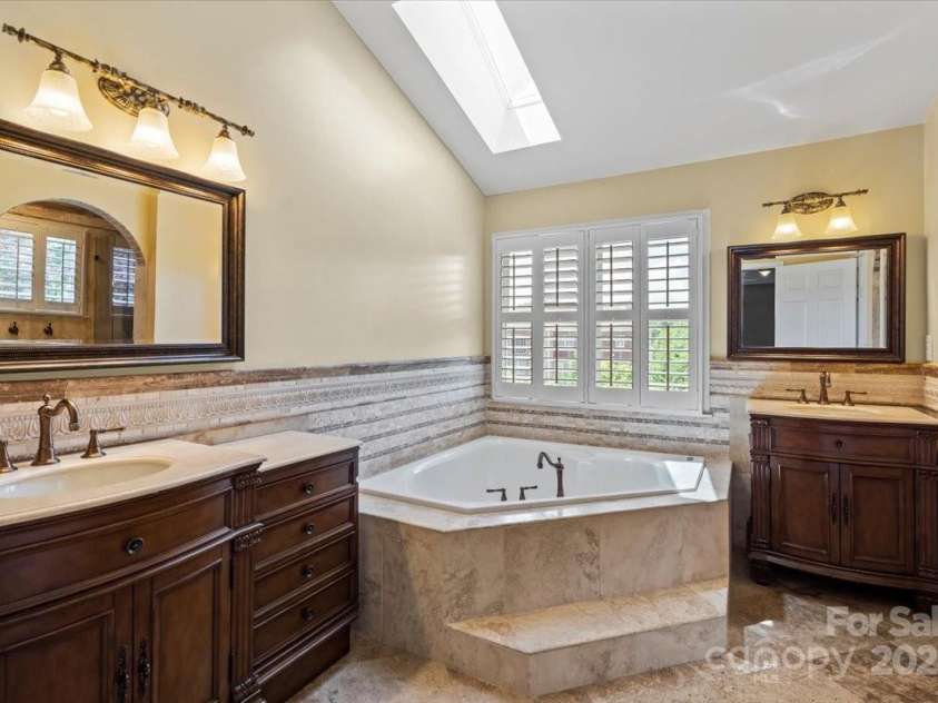 11917 Chevis Court, Charlotte, NC 28277.  MLS# CAR4250951, YatesRealty ID 20716. Primary Bedroom En Suite