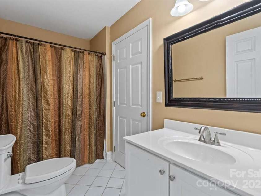 11917 Chevis Court, Charlotte, NC 28277.  MLS# CAR4250951, YatesRealty ID 20716. Third Full Bathroom