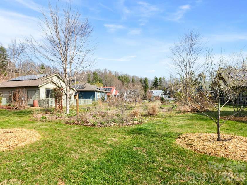 45 Verde Drive, Asheville, NC 28806.  MLS# CAR4361854, YatesRealty ID 20717. 
