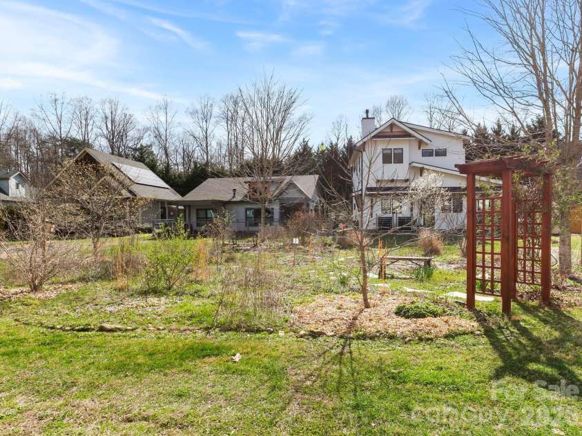45 Verde Drive, Asheville, NC 28806.  MLS# CAR4361854, YatesRealty ID 20717. Communal garden getting ready to bloom for spring