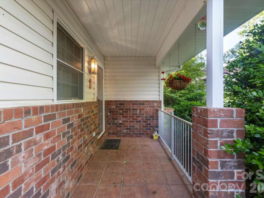108 Bridgette Loop Road, Hendersonville, NC 28791.  MLS# CAR4378689, YatesRealty ID 20719. Welcome to 108 Bridgette Loop Rd!
