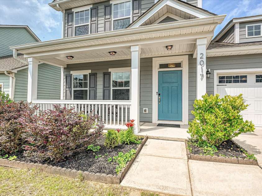 2017 New Hope Branch Way, Belmont, NC 28012.  MLS# CAR4261316, YatesRealty ID 20719. Front Porch