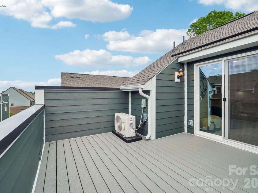 711 Silvertree Way, Charlotte, NC 28205.  MLS# CAR4337258, YatesRealty ID 20720. 