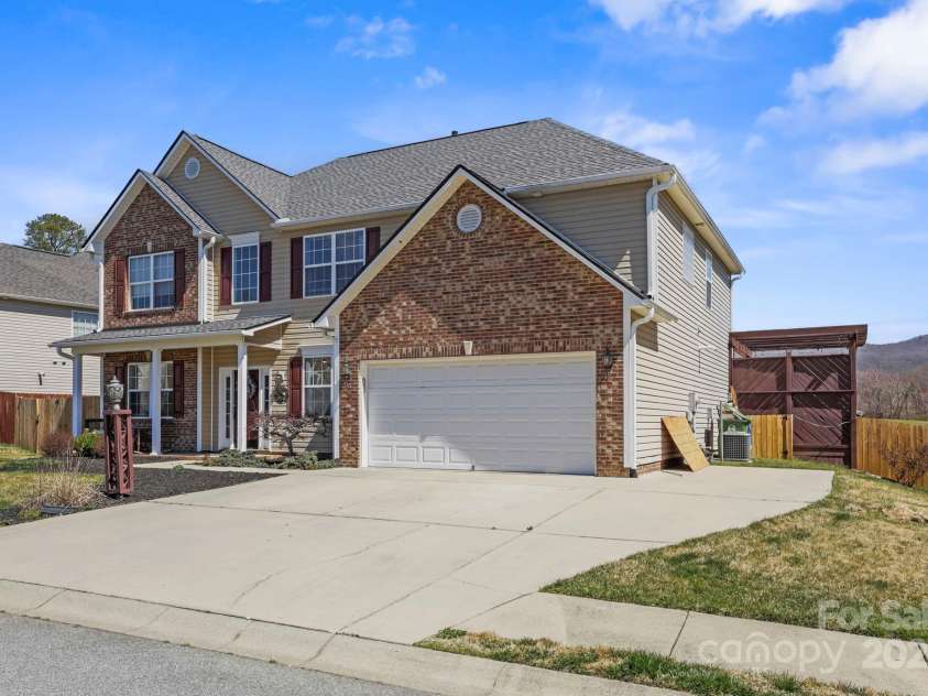 243 Wildbriar Road, Fletcher, NC 28732.  MLS# CAR4240300, YatesRealty ID 20721. 