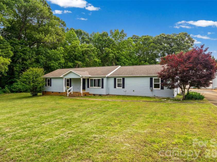 161 Shadow Lakes Drive, Clover, SC 29710.  MLS# CAR4377926, YatesRealty ID 20722. 