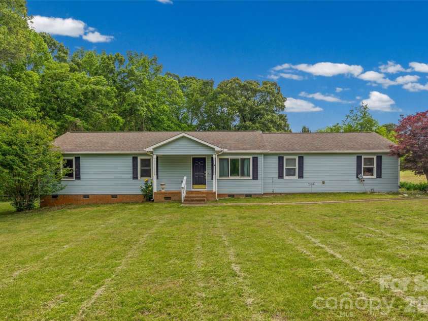 161 Shadow Lakes Drive, Clover, SC 29710.  MLS# CAR4377926, YatesRealty ID 20722. 