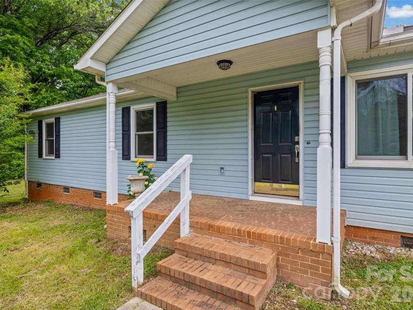 161 Shadow Lakes Drive, Clover, SC 29710.  MLS# CAR4377926, YatesRealty ID 20722. 