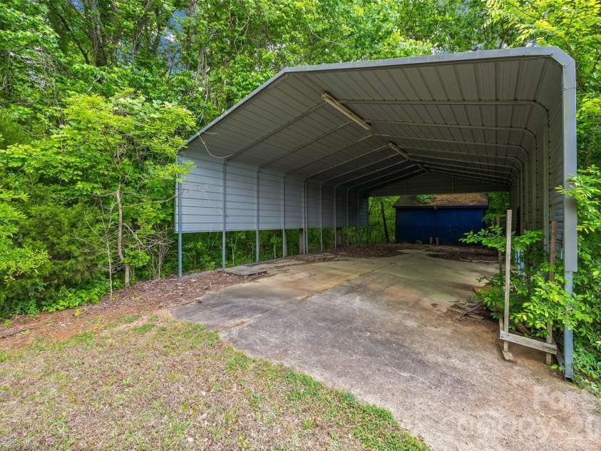 161 Shadow Lakes Drive, Clover, SC 29710.  MLS# CAR4377926, YatesRealty ID 20722. 
