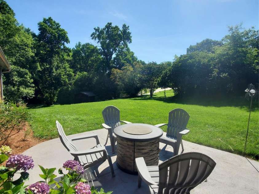 2104 Farmbrook Drive, Statesville, NC 28625.  MLS# CAR4269655, YatesRealty ID 20723. 