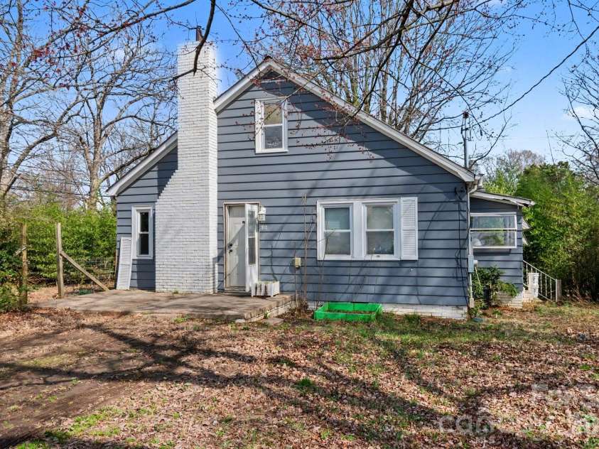 6504 Pence Road, Charlotte, NC 28215.  MLS# CAR4349313, YatesRealty ID 20723. 