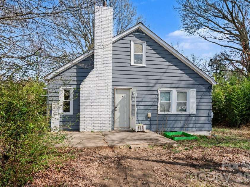 6504 Pence Road, Charlotte, NC 28215.  MLS# CAR4349313, YatesRealty ID 20723. 