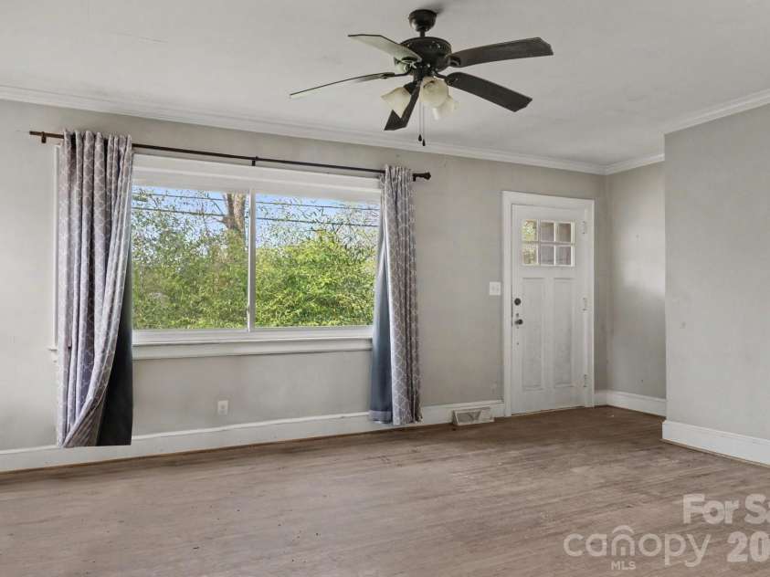6504 Pence Road, Charlotte, NC 28215.  MLS# CAR4349313, YatesRealty ID 20723. 