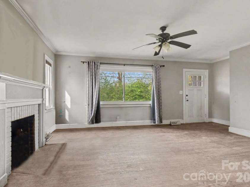 6504 Pence Road, Charlotte, NC 28215.  MLS# CAR4349313, YatesRealty ID 20723. 