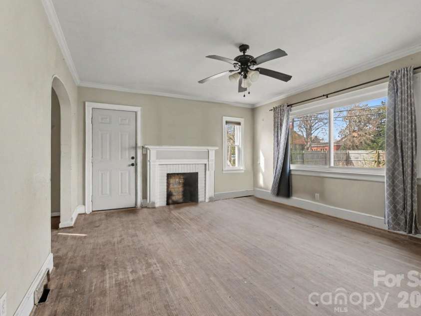 6504 Pence Road, Charlotte, NC 28215.  MLS# CAR4349313, YatesRealty ID 20723. 