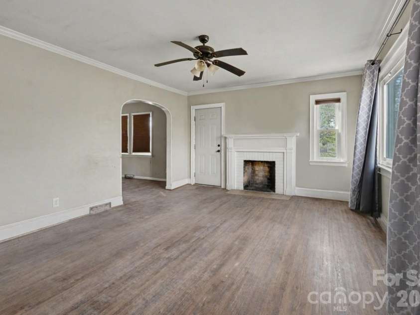 6504 Pence Road, Charlotte, NC 28215.  MLS# CAR4349313, YatesRealty ID 20723. 