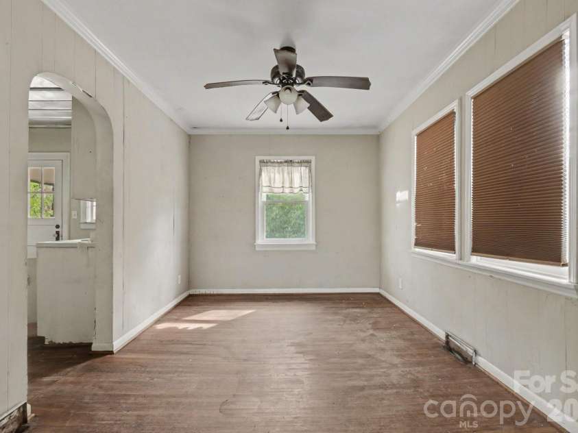6504 Pence Road, Charlotte, NC 28215.  MLS# CAR4349313, YatesRealty ID 20723. 