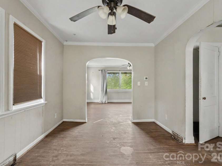 6504 Pence Road, Charlotte, NC 28215.  MLS# CAR4349313, YatesRealty ID 20723. 
