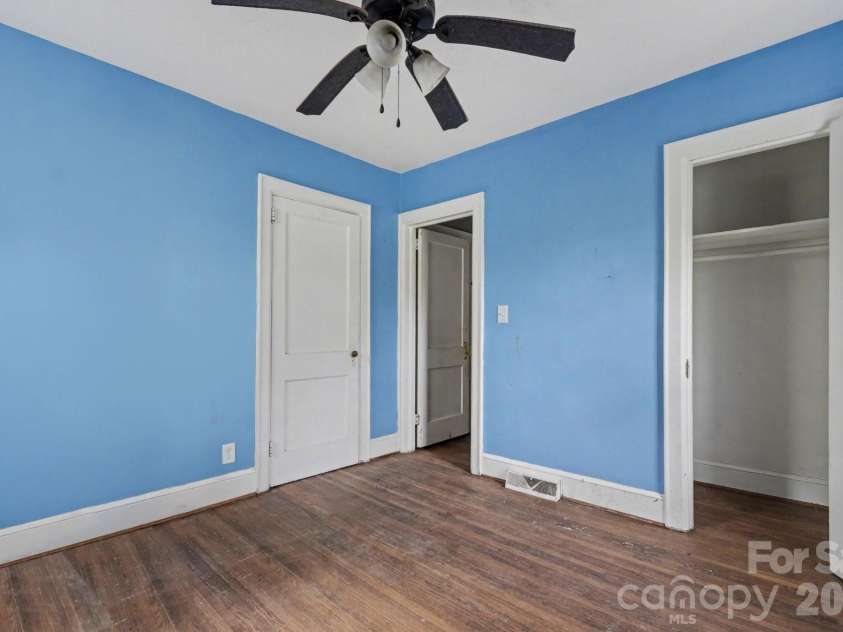 6504 Pence Road, Charlotte, NC 28215.  MLS# CAR4349313, YatesRealty ID 20723. 
