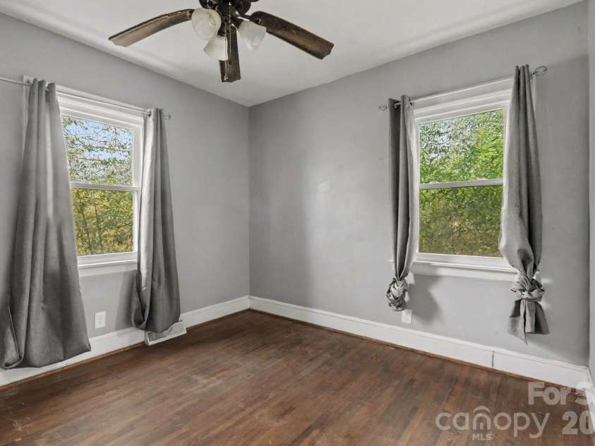 6504 Pence Road, Charlotte, NC 28215.  MLS# CAR4349313, YatesRealty ID 20723. 