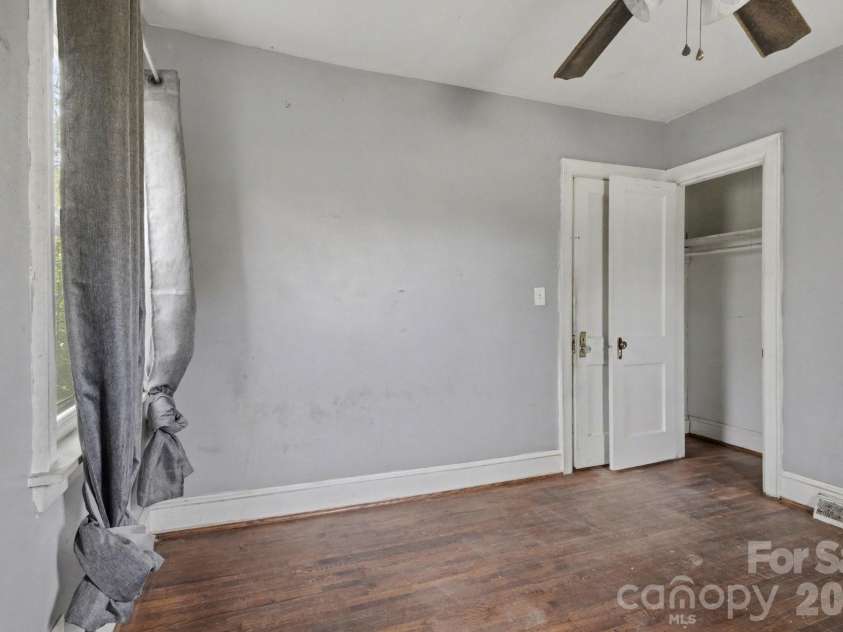 6504 Pence Road, Charlotte, NC 28215.  MLS# CAR4349313, YatesRealty ID 20723. 