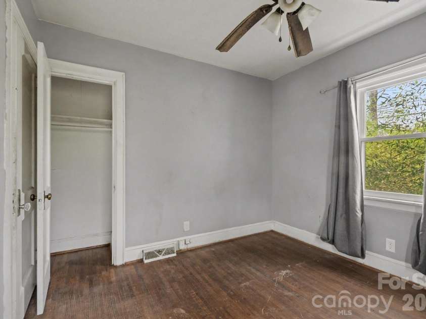 6504 Pence Road, Charlotte, NC 28215.  MLS# CAR4349313, YatesRealty ID 20723. 
