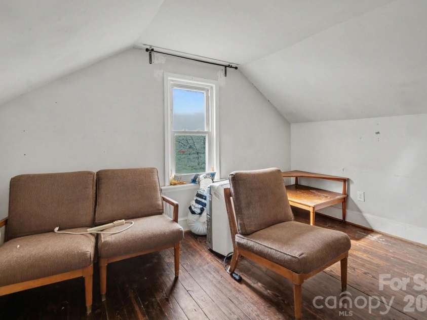 6504 Pence Road, Charlotte, NC 28215.  MLS# CAR4349313, YatesRealty ID 20723. 