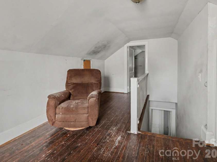 6504 Pence Road, Charlotte, NC 28215.  MLS# CAR4349313, YatesRealty ID 20723. 