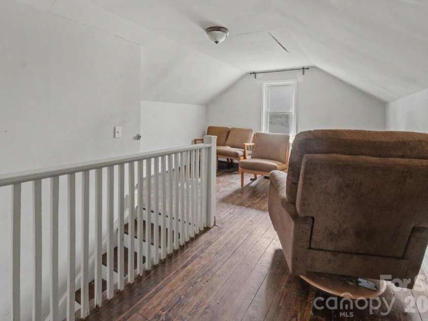 6504 Pence Road, Charlotte, NC 28215.  MLS# CAR4349313, YatesRealty ID 20723. 